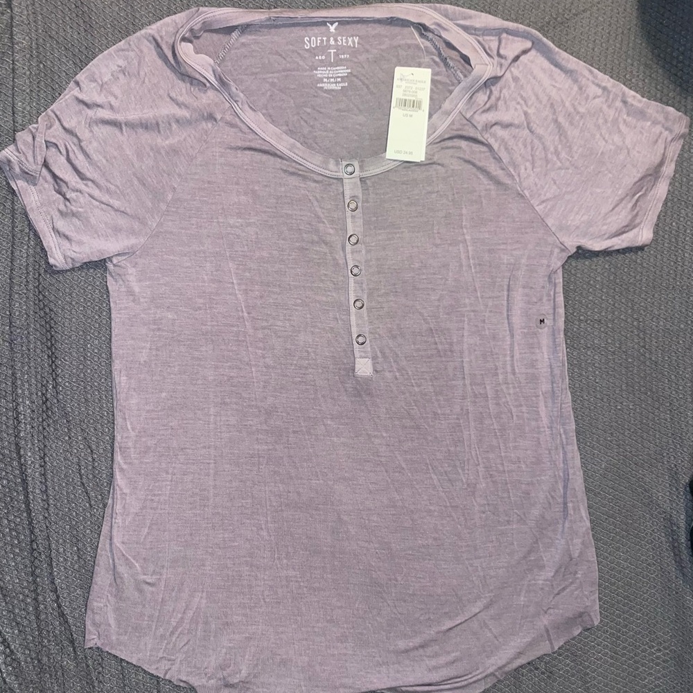 NWT Women’s American Eagle Outfitters T-Shirt
